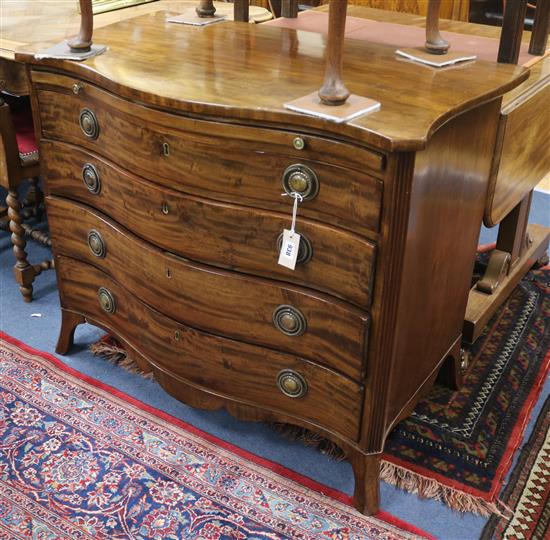 A serpentine chest of drawers W.99cm